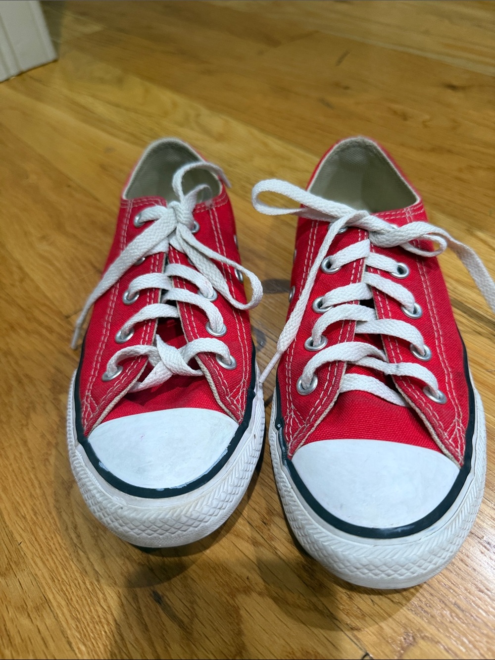 Converse Kids Red Low-Top Canvas Sneakers with White Laces - Size 1